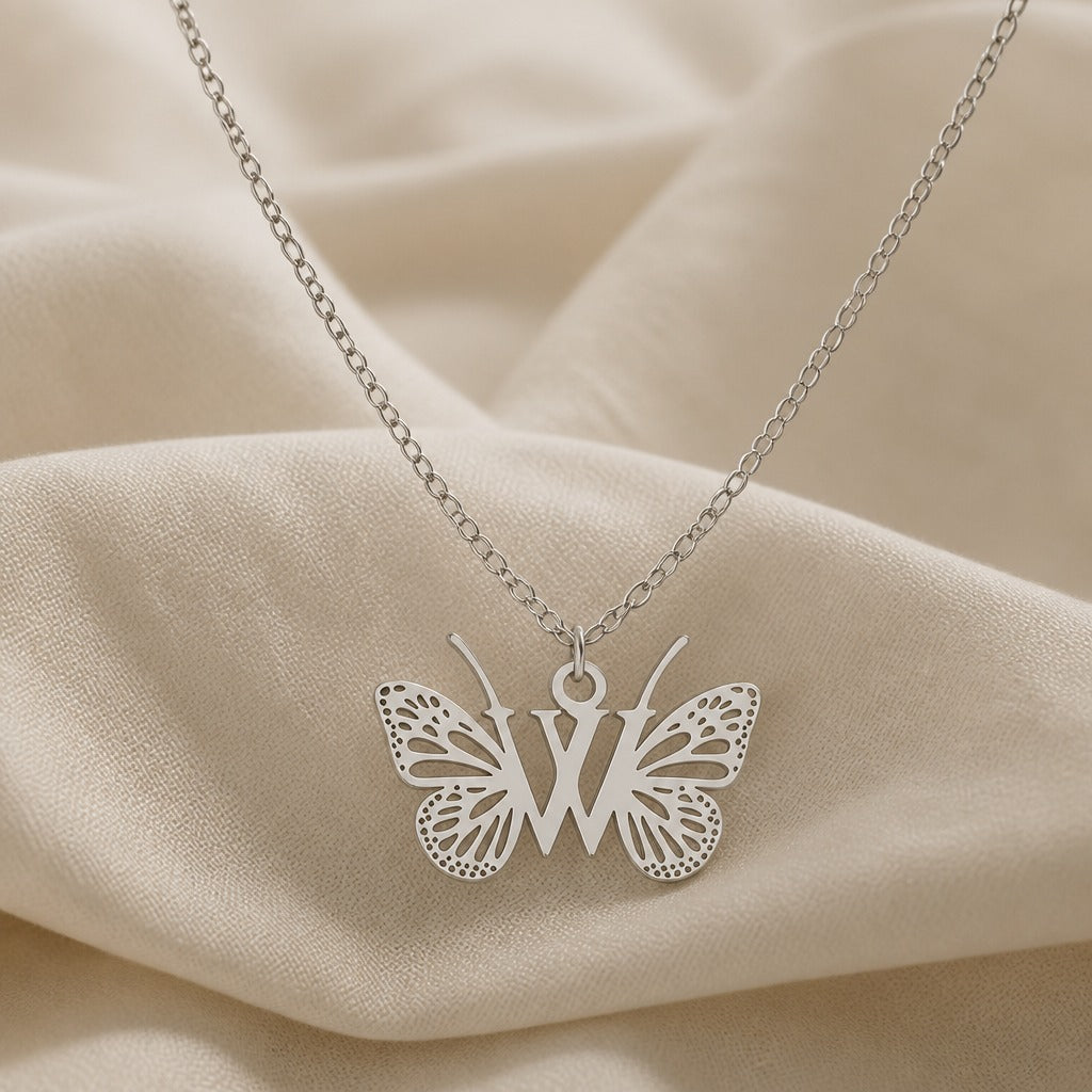 Collar con colgante de mariposa y letra inicial – imagen 47