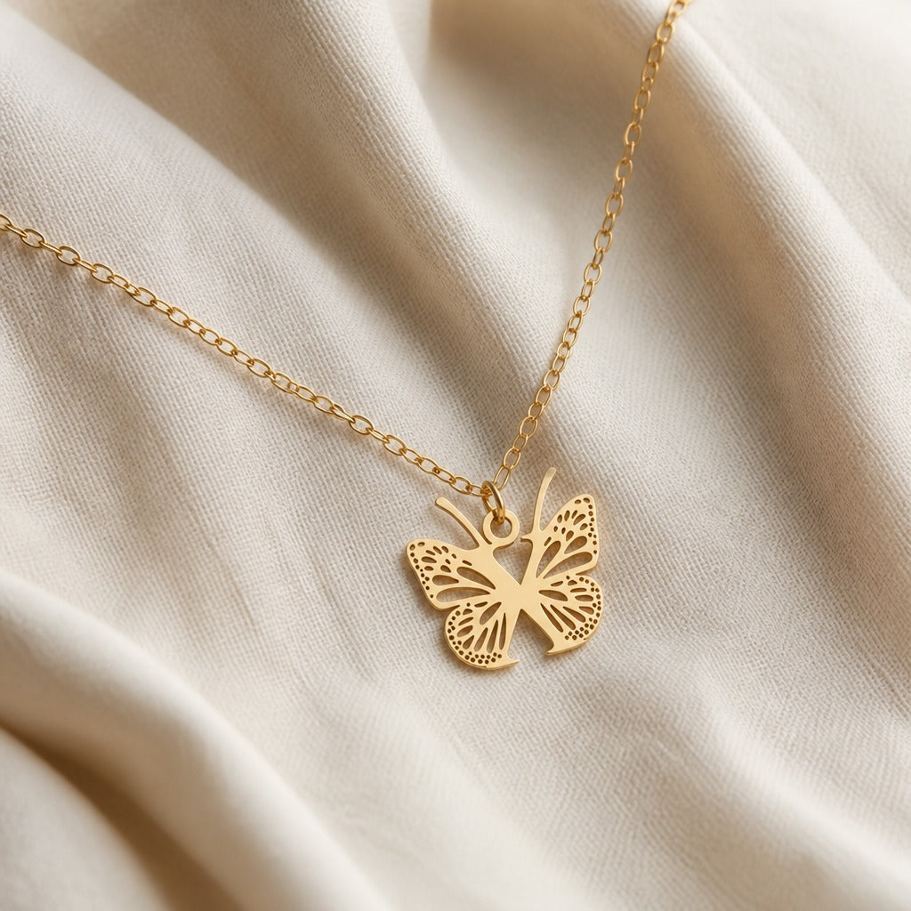 Collar con colgante de mariposa y letra inicial – imagen 48
