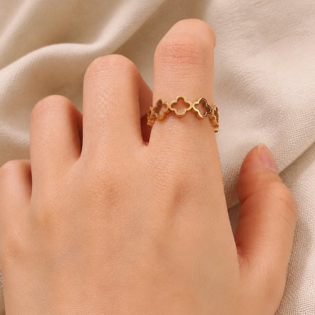 Anillo de trébol con aro atemporal – imagen 2