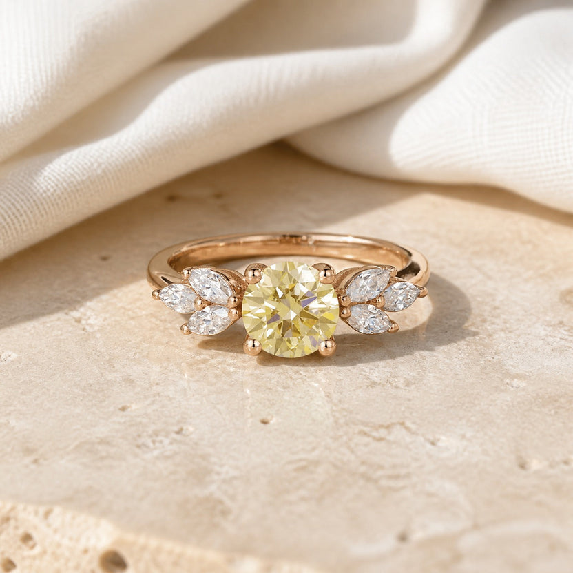 Anillo dorado marquise atemporal