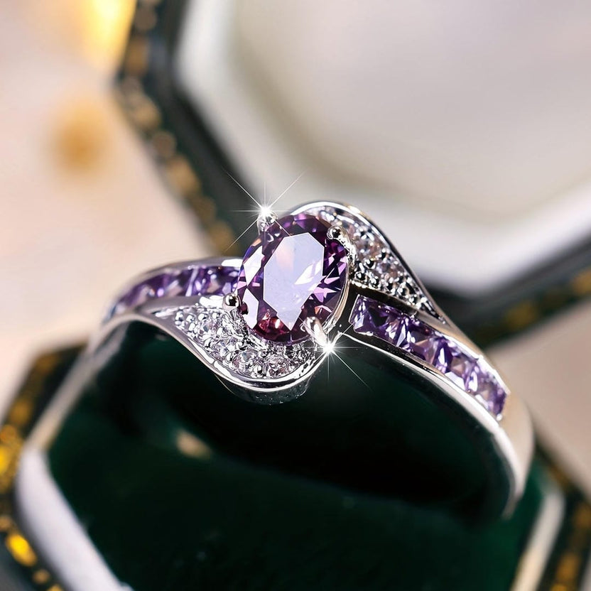 Anillo de cristal violeta Whisper en torsión