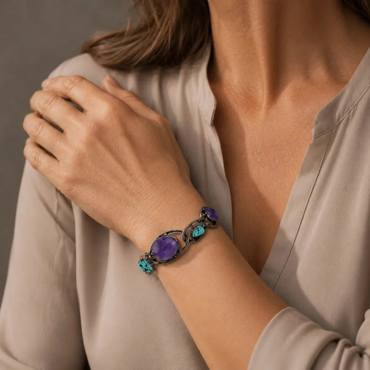 Pulsera rígida con piedra ovalada