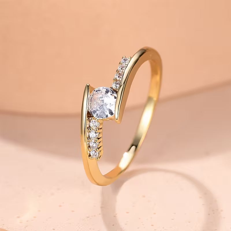 Anillo minimalista de circonita lujoso