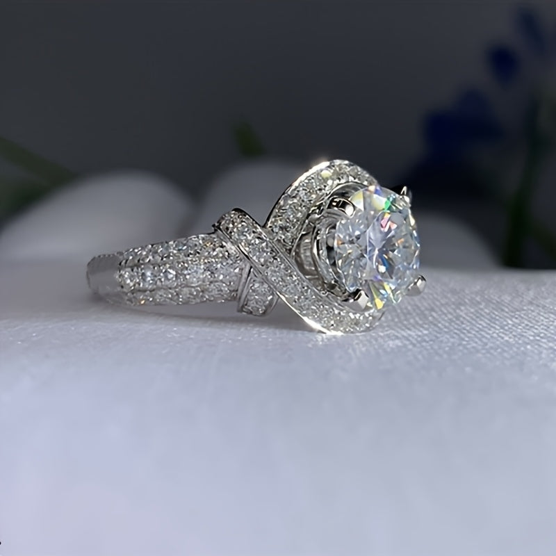 Anillo de oro blanco con moissanita y aro partido – imagen 2