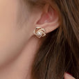 Pendientes de botón con diseño floral retro – imagen 2