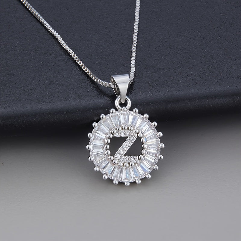 Collar con inicial de circonita en oro blanco – imagen 26