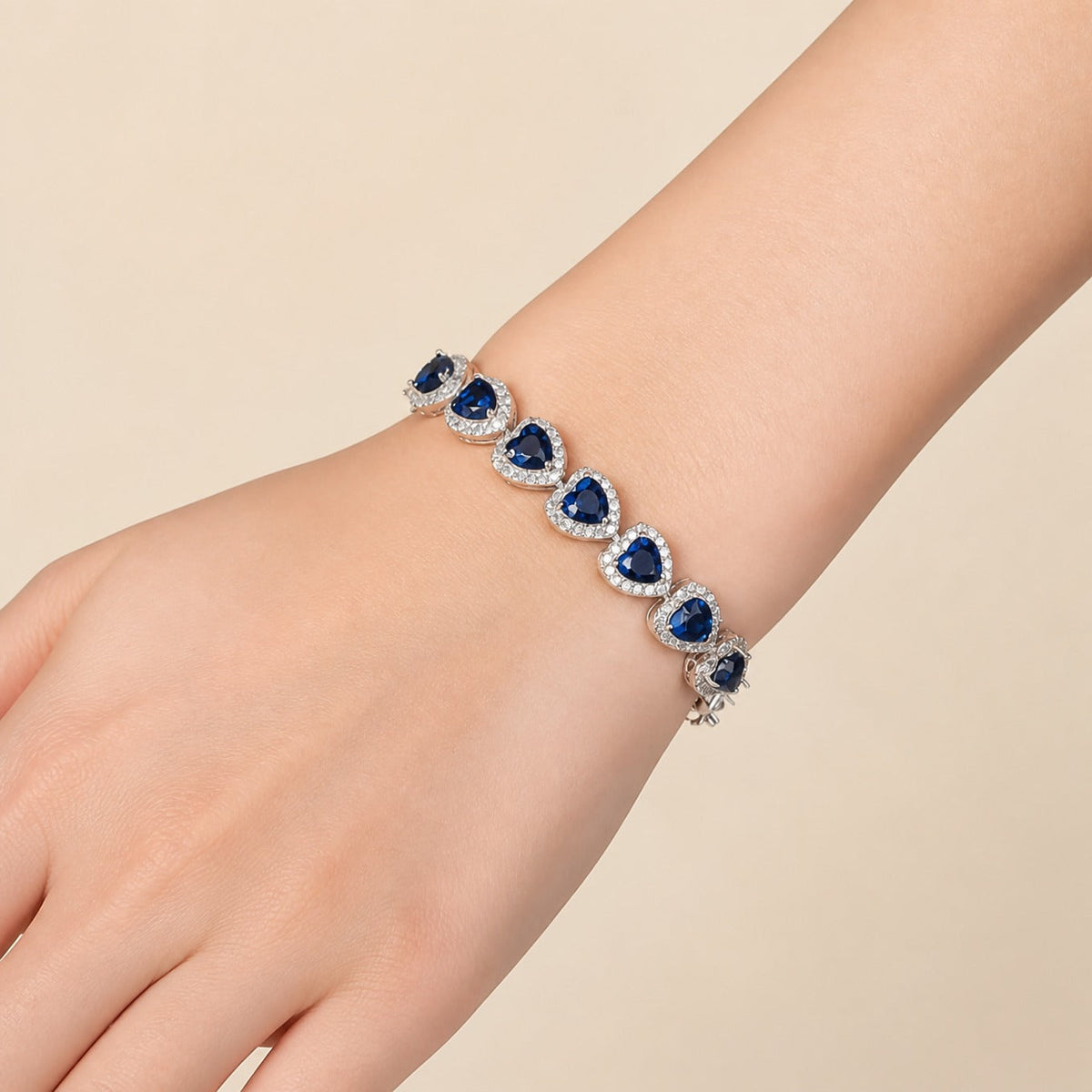 Pulsera de plata con corazón de zafiro