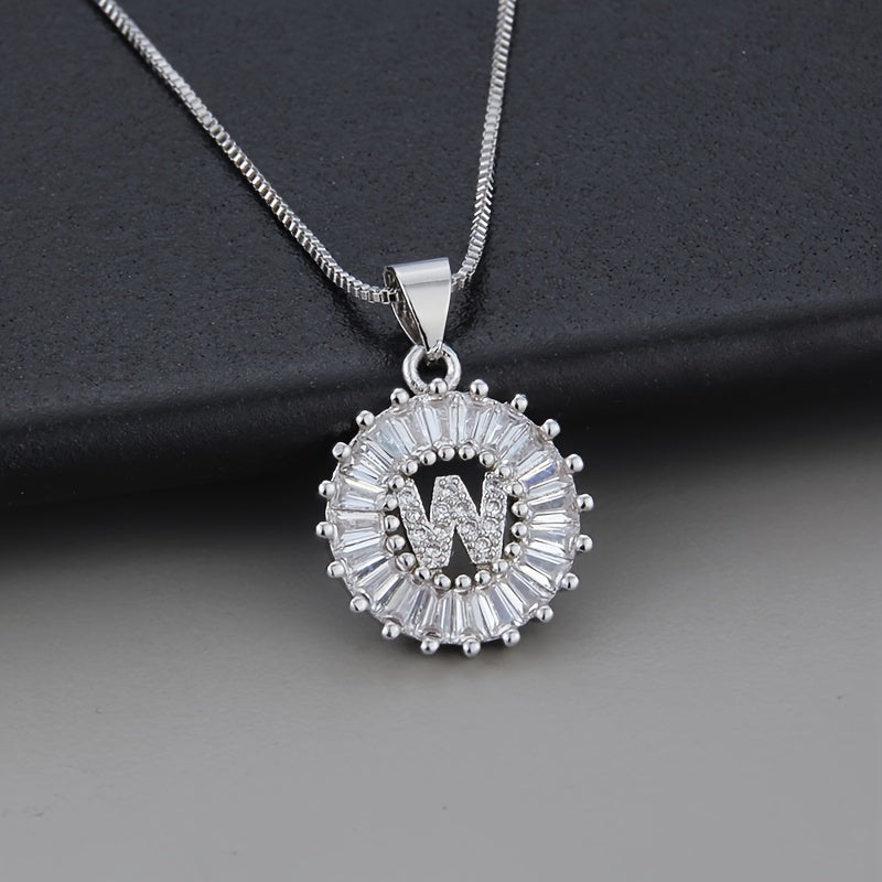 Collar con inicial de circonita en oro blanco – imagen 23