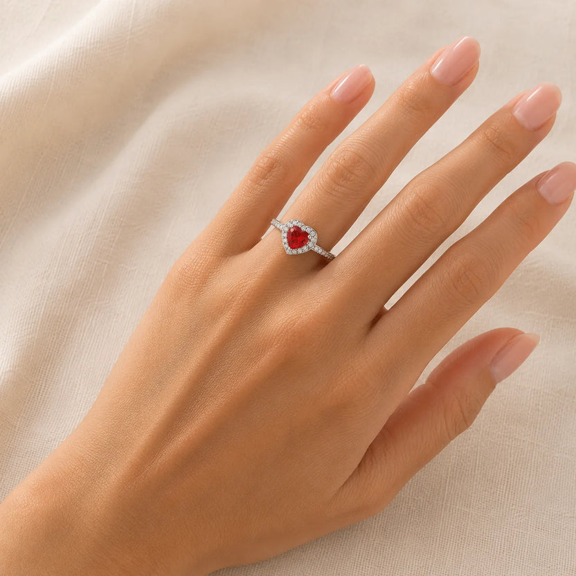 Anillo de cristal corazón carmesí con halo