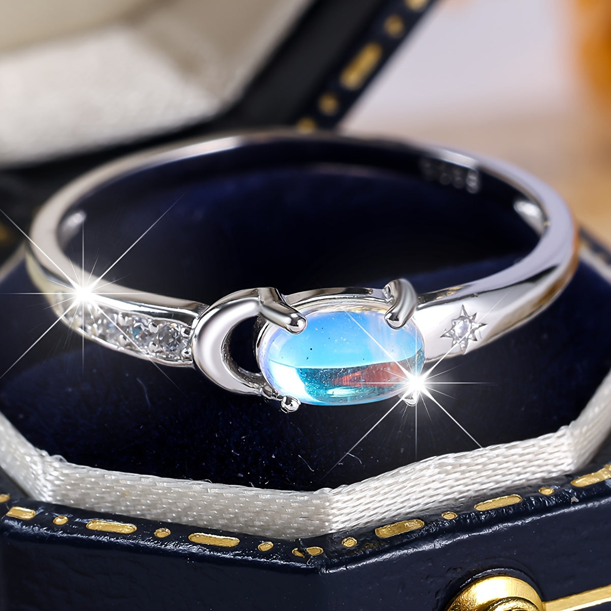Anillo de plata 19k con piedra lunar y media luna – imagen 2