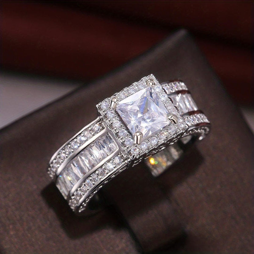 Anillo statement de princesa con halo de baguettes