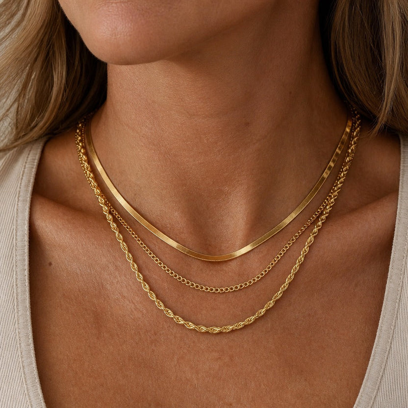 Collar dorado en capas Sovereign
