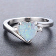 Anillo de plata con corazón y piedra lunar