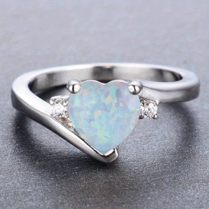 Anillo de plata con corazón y piedra lunar