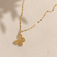 Collar minimalista con colgante de mariposa hueca – imagen 2