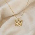 Collar con colgante de mariposa y letra inicial – imagen 2