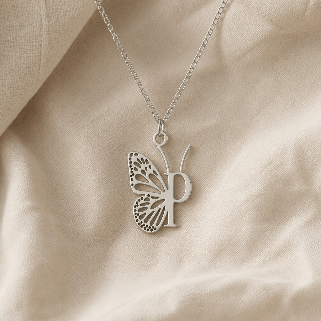 Collar con colgante de mariposa y letra inicial – imagen 33