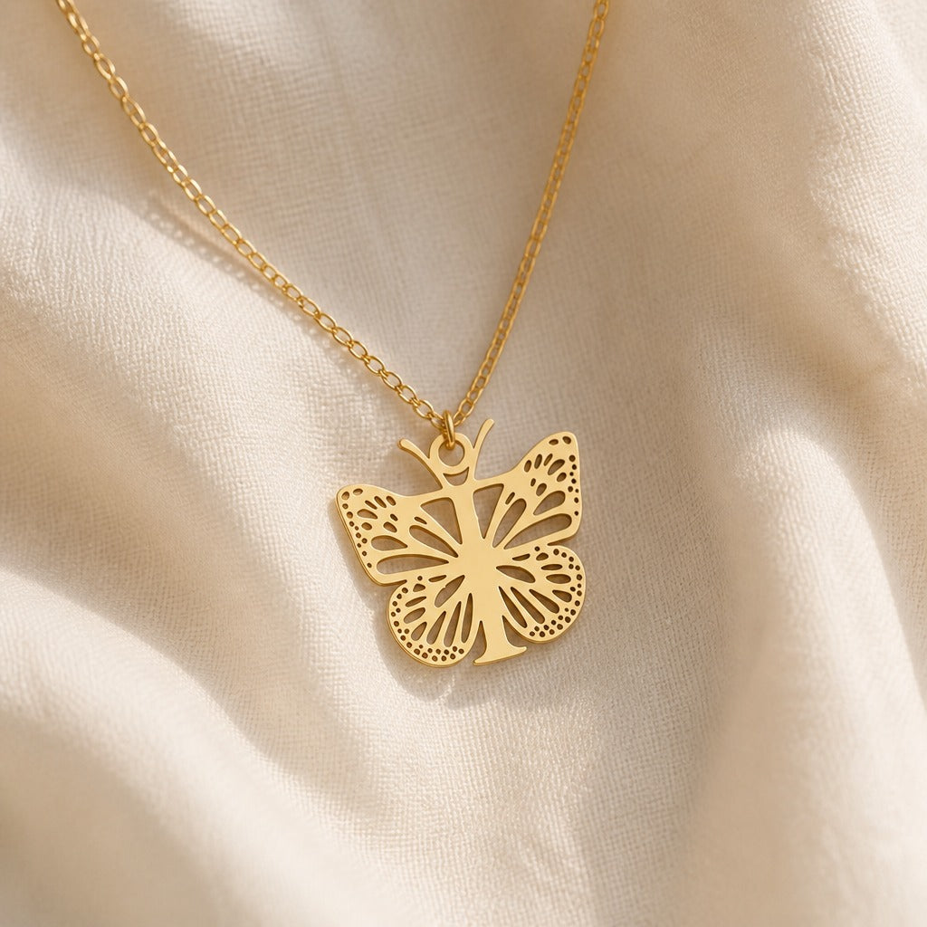 Collar con colgante de mariposa y letra inicial – imagen 40