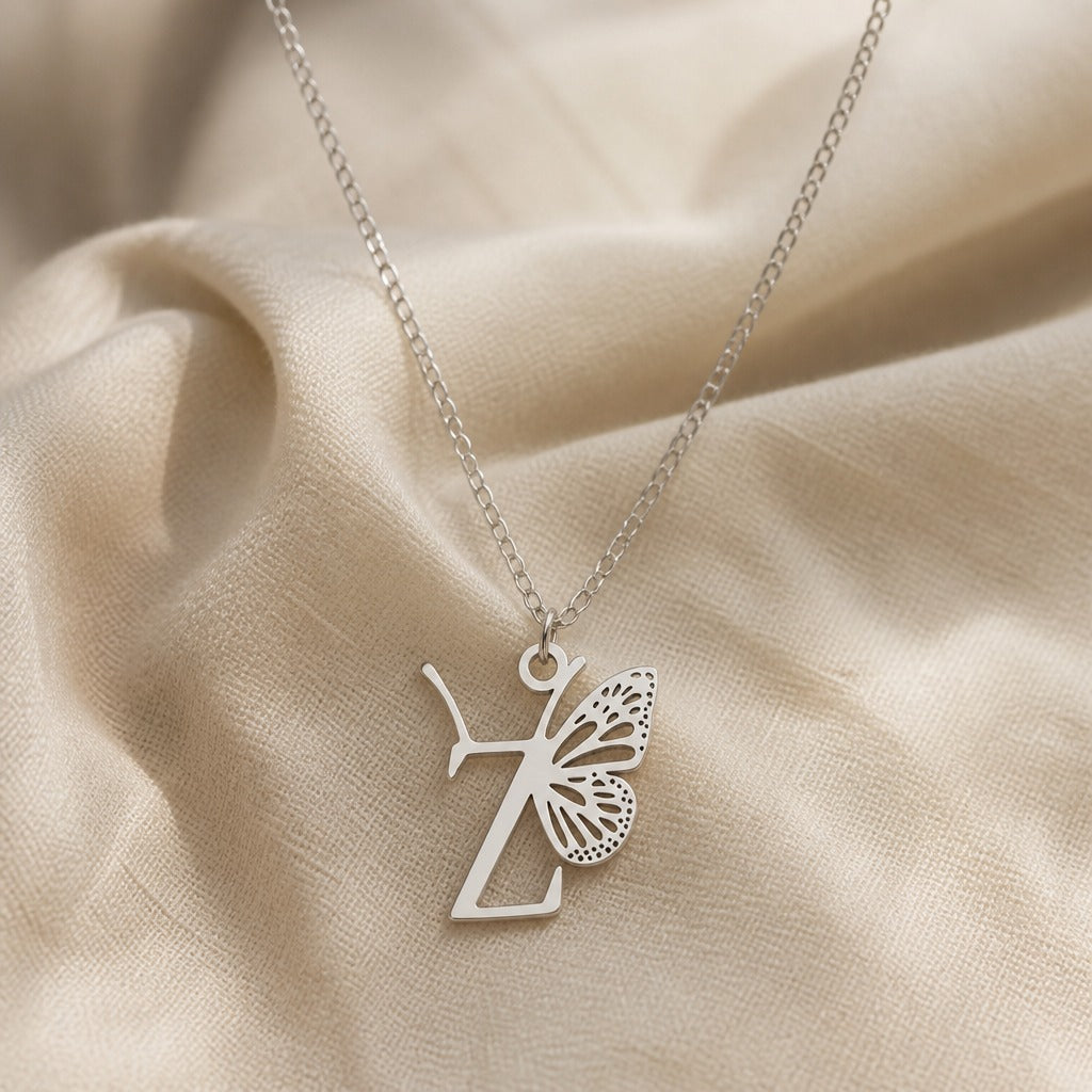 Collar con colgante de mariposa y letra inicial – imagen 53