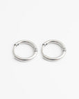 Pendientes aro huggie minimalistas – imagen 3