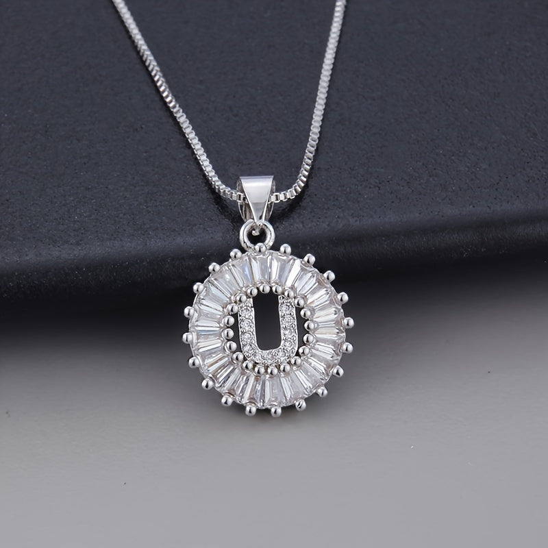 Collar con inicial de circonita en oro blanco – imagen 21