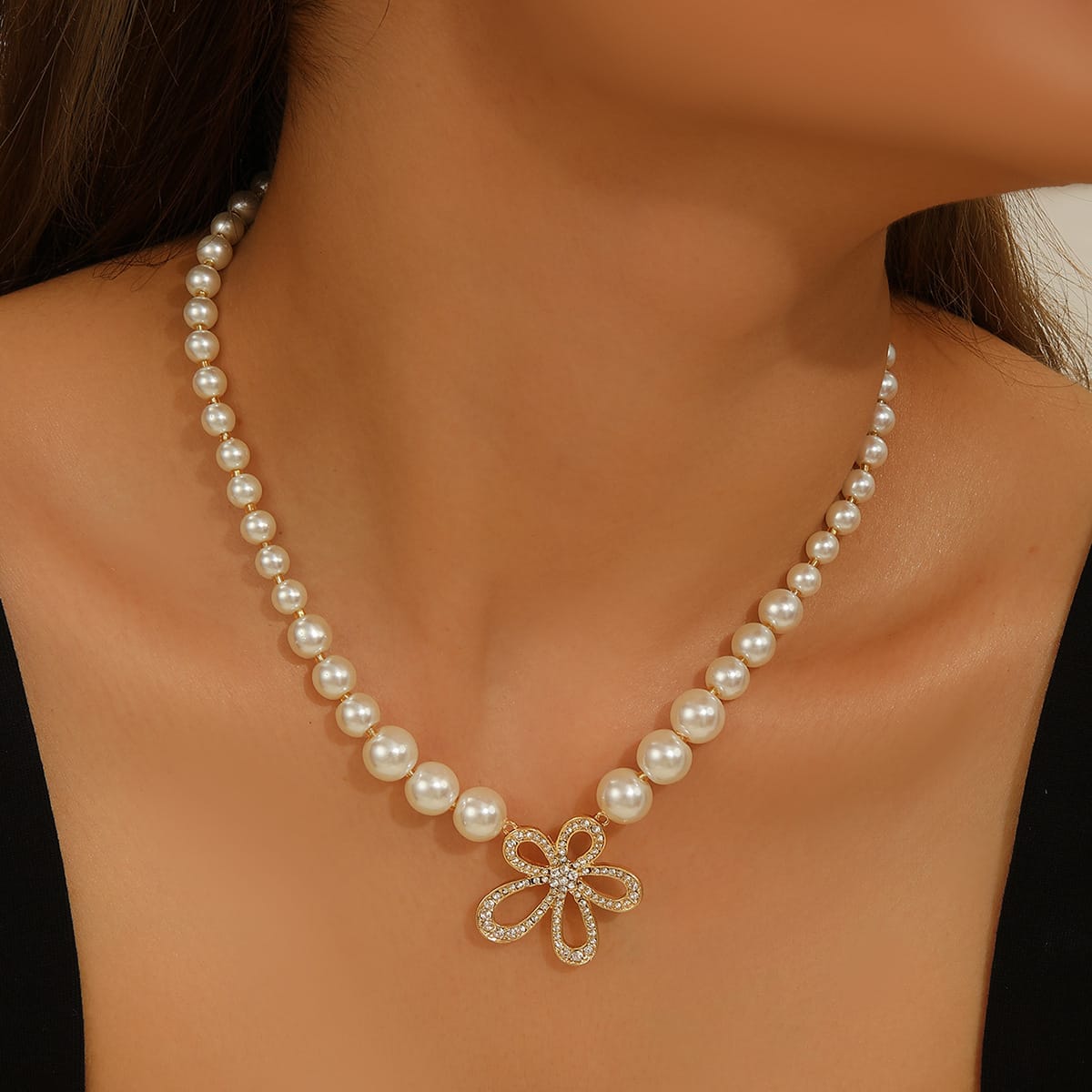 Collar floral de perlas con dije – imagen 2