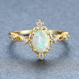 Anillo celestial de ópalo y cristal de jardín