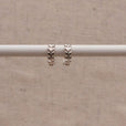 Aros huggie de laurel de plata – imagen 3