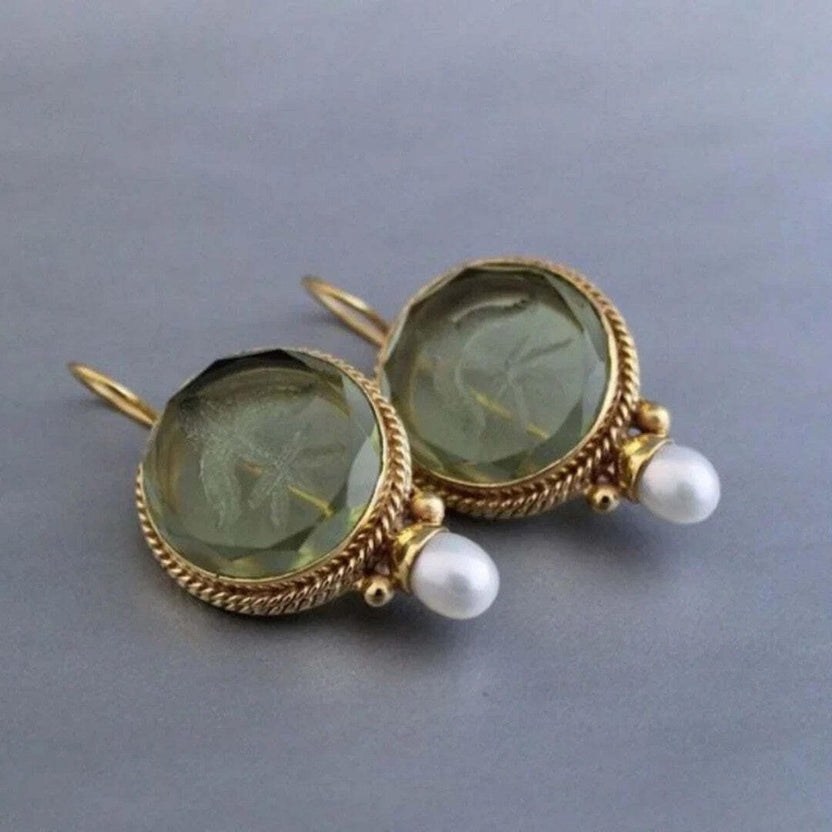 Pendientes antiguos de jade con perla