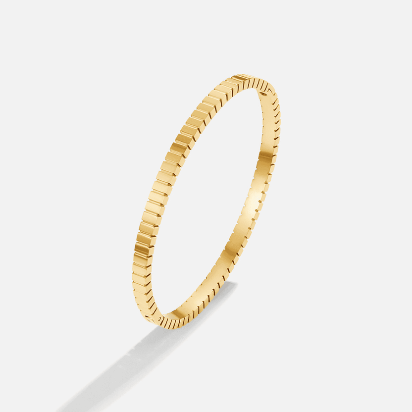 Brazalete dorado elegante