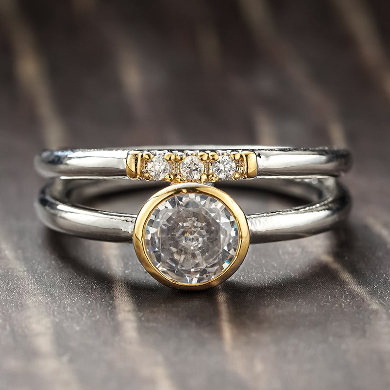 Anillo radiante de oro con circonita y engaste de bisel