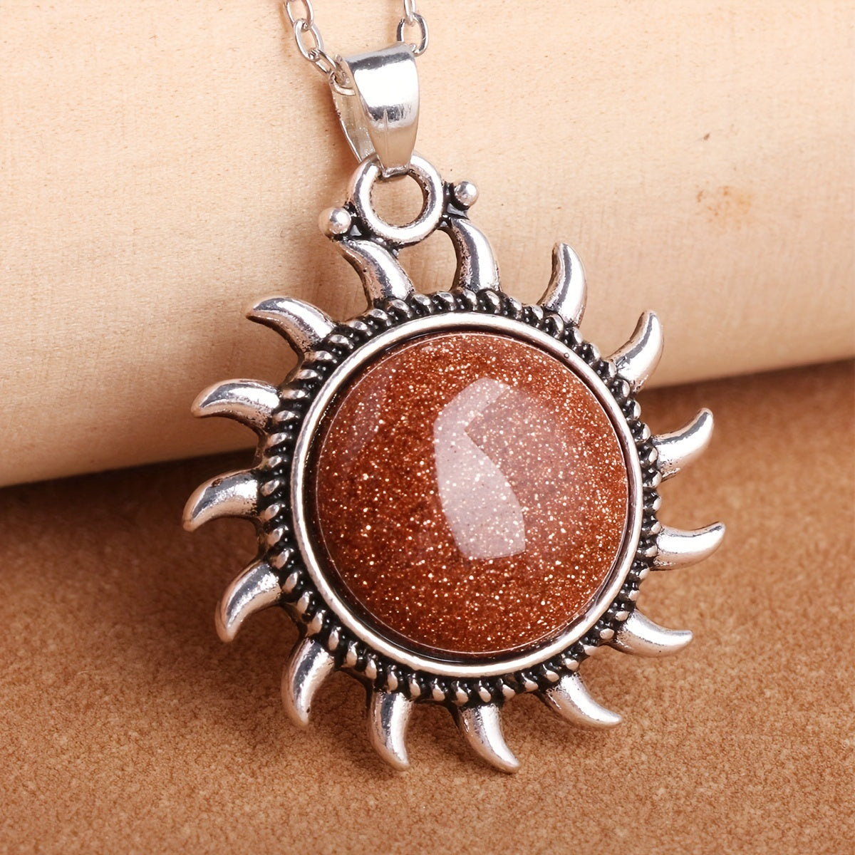 Collar de piedra de luna con forma de sol – imagen 3