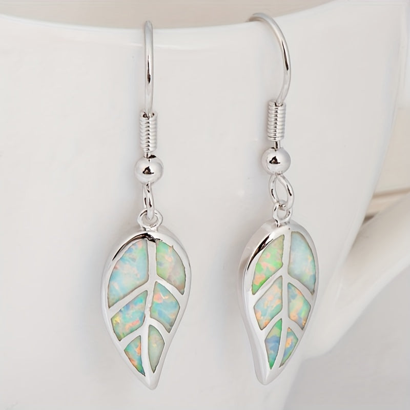 Pendientes minimalistas bohemios con incrustaciones de hoja