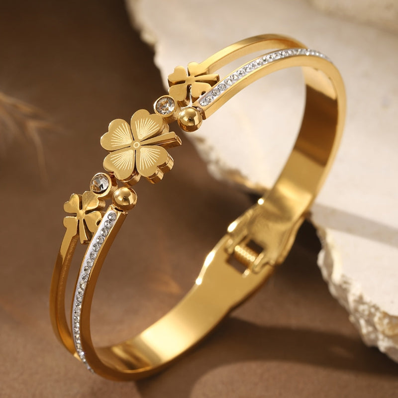 Brazalete exquisito de trébol dorado
