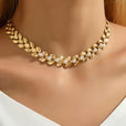 Collar de perlas con eslabones de hoja