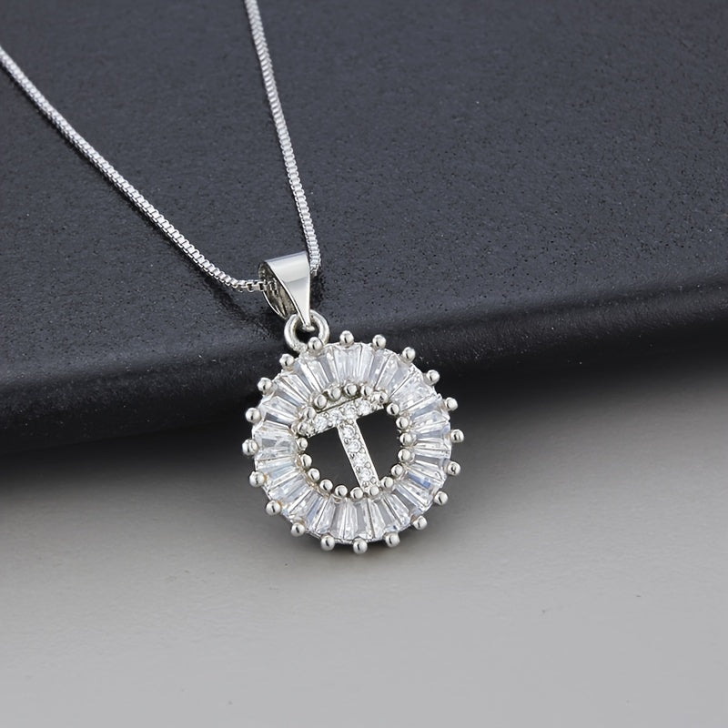 Collar con inicial de circonita en oro blanco – imagen 20