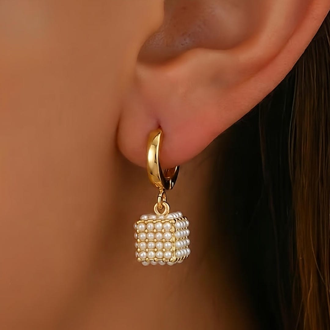 Pendientes de cubo dorado con caída – imagen 2