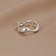 Anillo minimalista ajustable con ondas