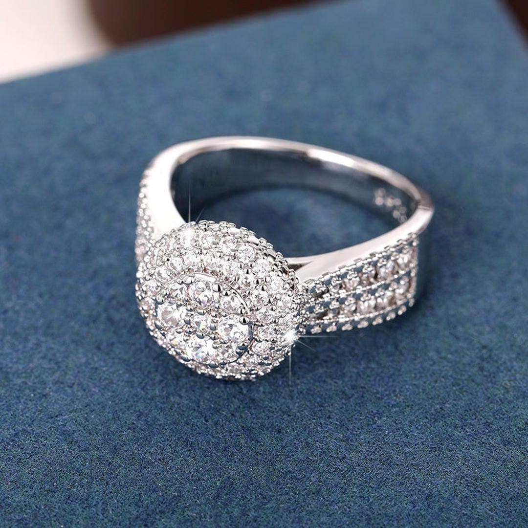 Anillo halo redondo con cristales pavé – imagen 2