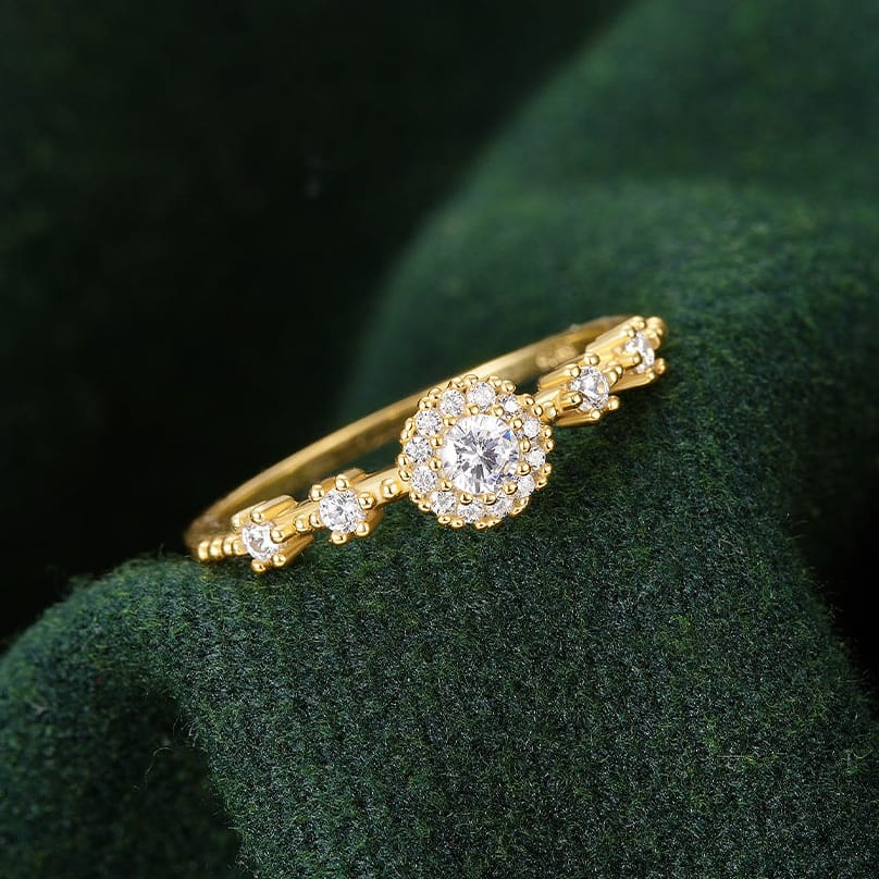 Anillo vintage de oro con halo