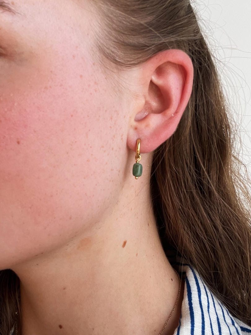 Pendientes minimalistas de aro con piedra natural – imagen 3