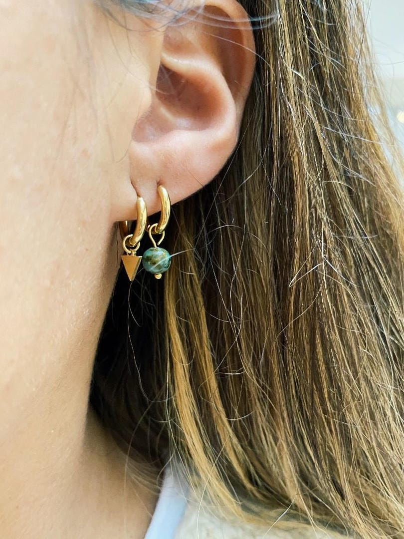 Pendientes elegantes de triángulo pequeño – imagen 3
