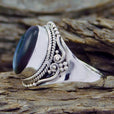 Anillo ovalado Emily de labradorita y plata – imagen 2