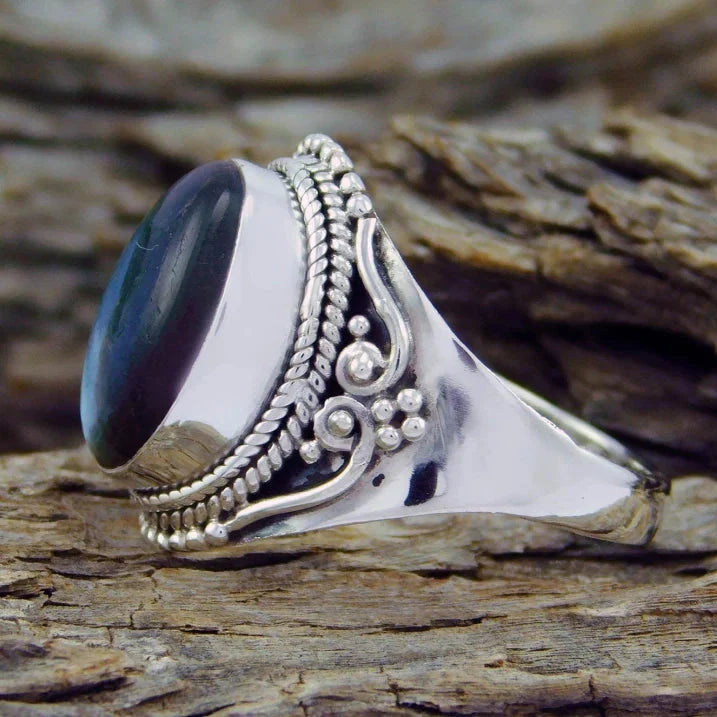 Anillo ovalado Emily de labradorita y plata – imagen 2