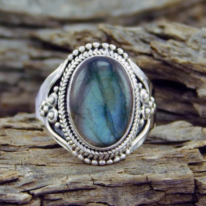 Anillo ovalado Emily de labradorita y plata