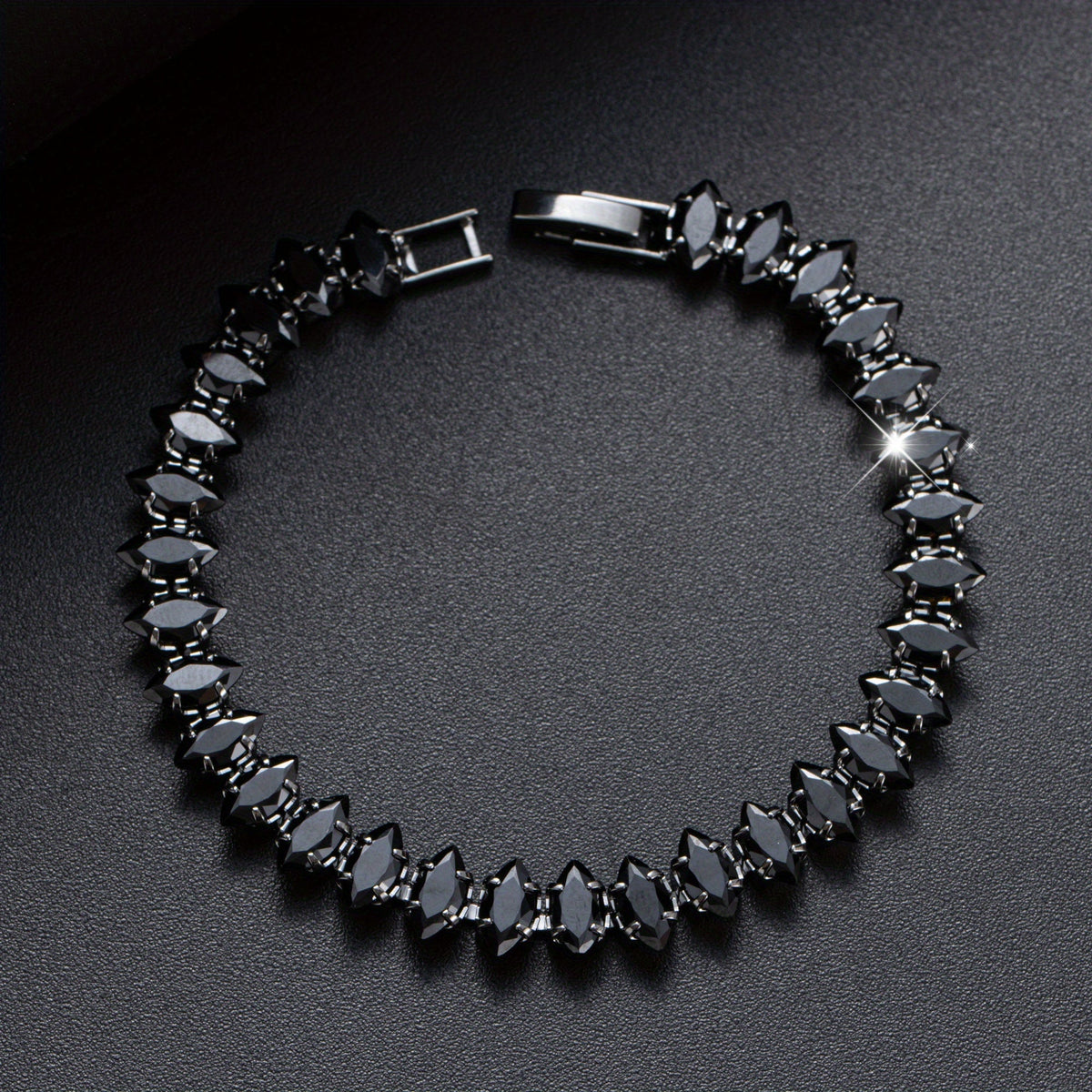 Pulsera gótica de ónice con declaración