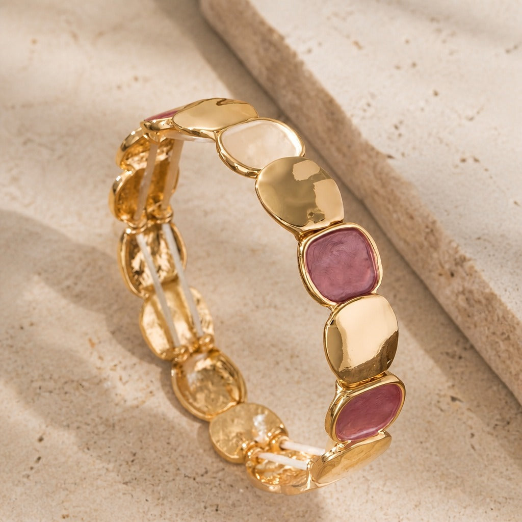 Pulsera artesanal elástica en dorado – imagen 2