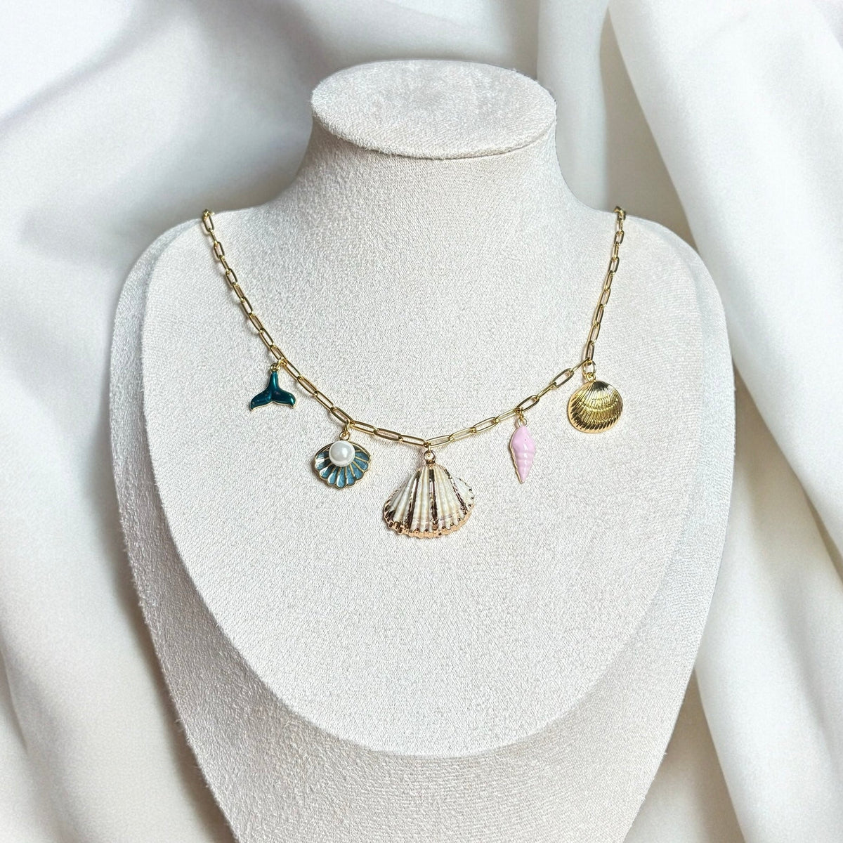 Collar Susurros del Océano (hecho a mano y edición limitada) — Carmen, Lucía & Rocío