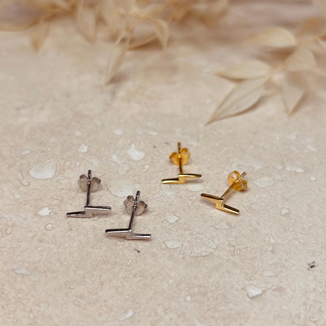 Pendientes minimalistas de rayo lisos