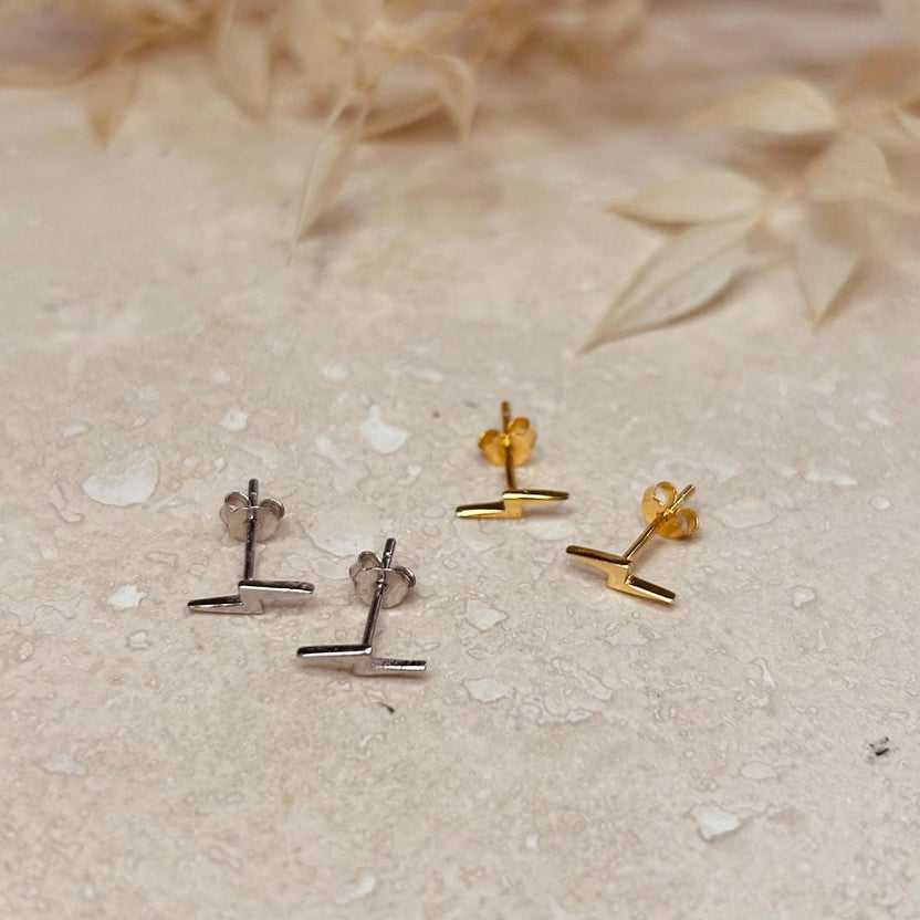 Pendientes minimalistas de rayo lisos